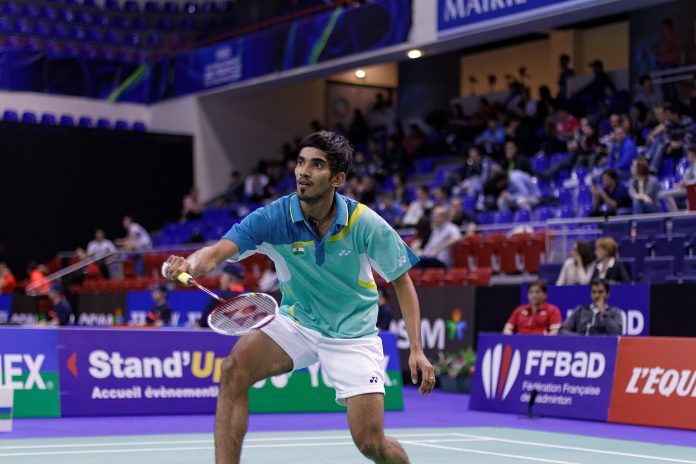 2048px-Yonex_IFB_2013_-_Eightfinal_-_Boonsak_Ponsana_—_K._Srikanth_03