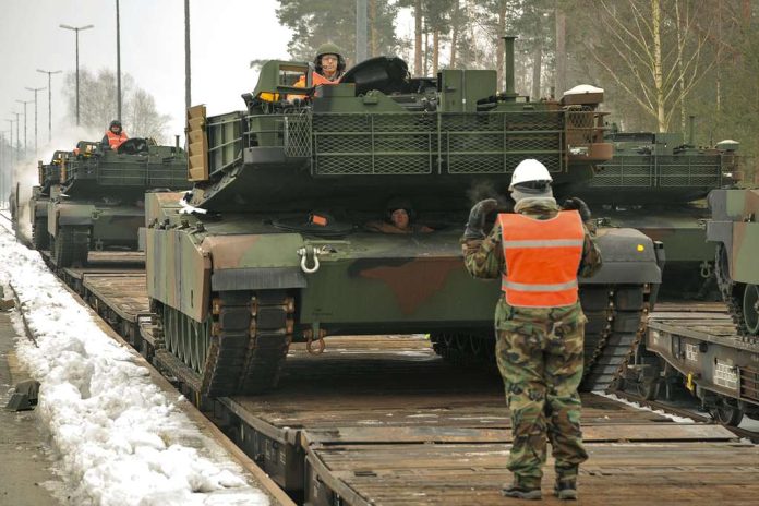 us-army-m1a2-abrams-tanks-arrive-at-the-grafenwoehr-4e5df0