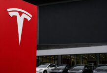 Tesla’s Earnings Fall Short, Revenue Growth Fails to Boost Shares